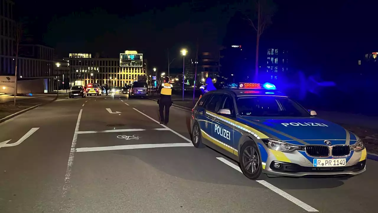 Großeinsatz in Regensburg: Raser rammt Streifenwagen – Polizist schießt