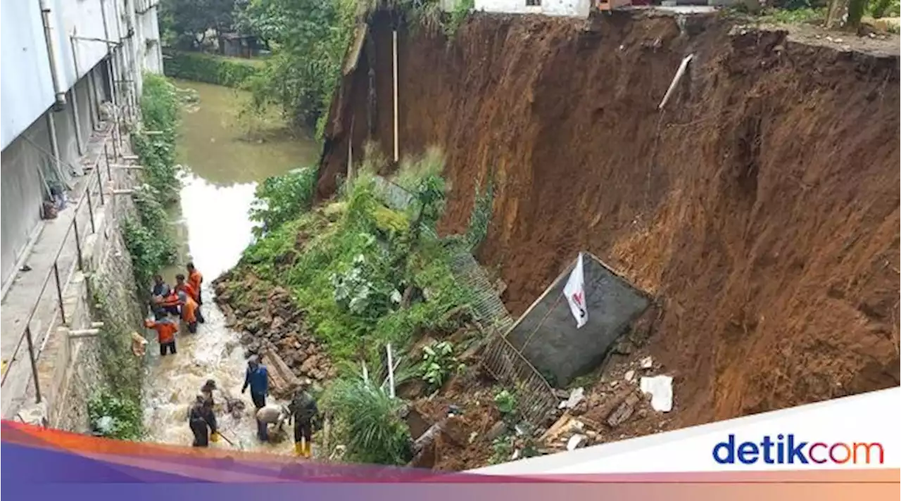 Tebing 20 Meter di Bogor Ambrol, 2 Makam Terbawa Longsor