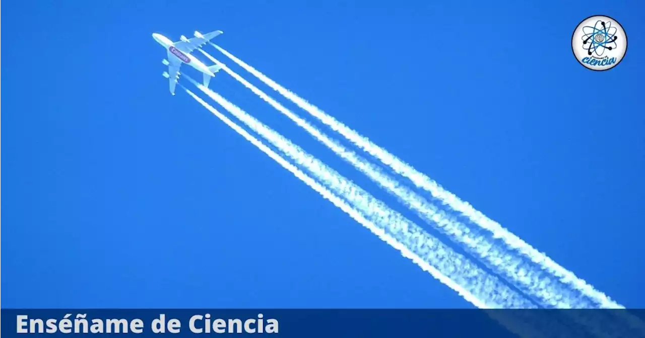 ¿Por qué los aviones dejan líneas blancas en el cielo y qué son?