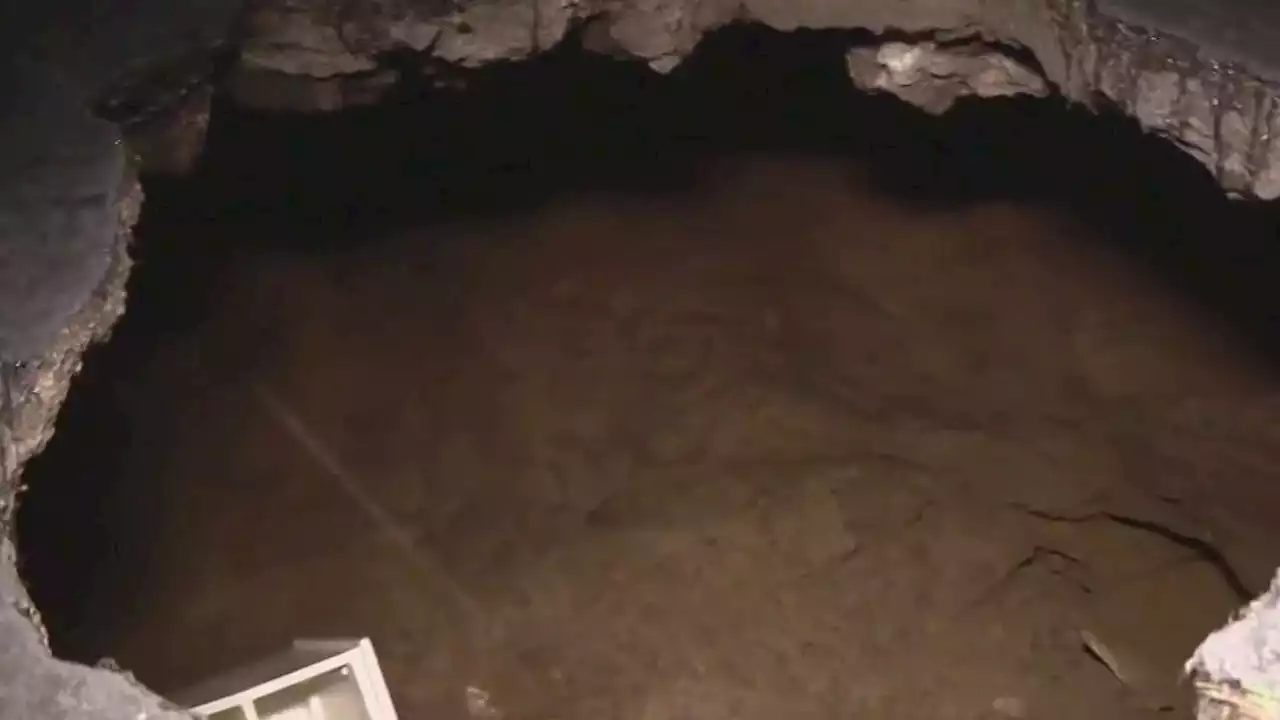 Sinkhole opens up in Pico-Union