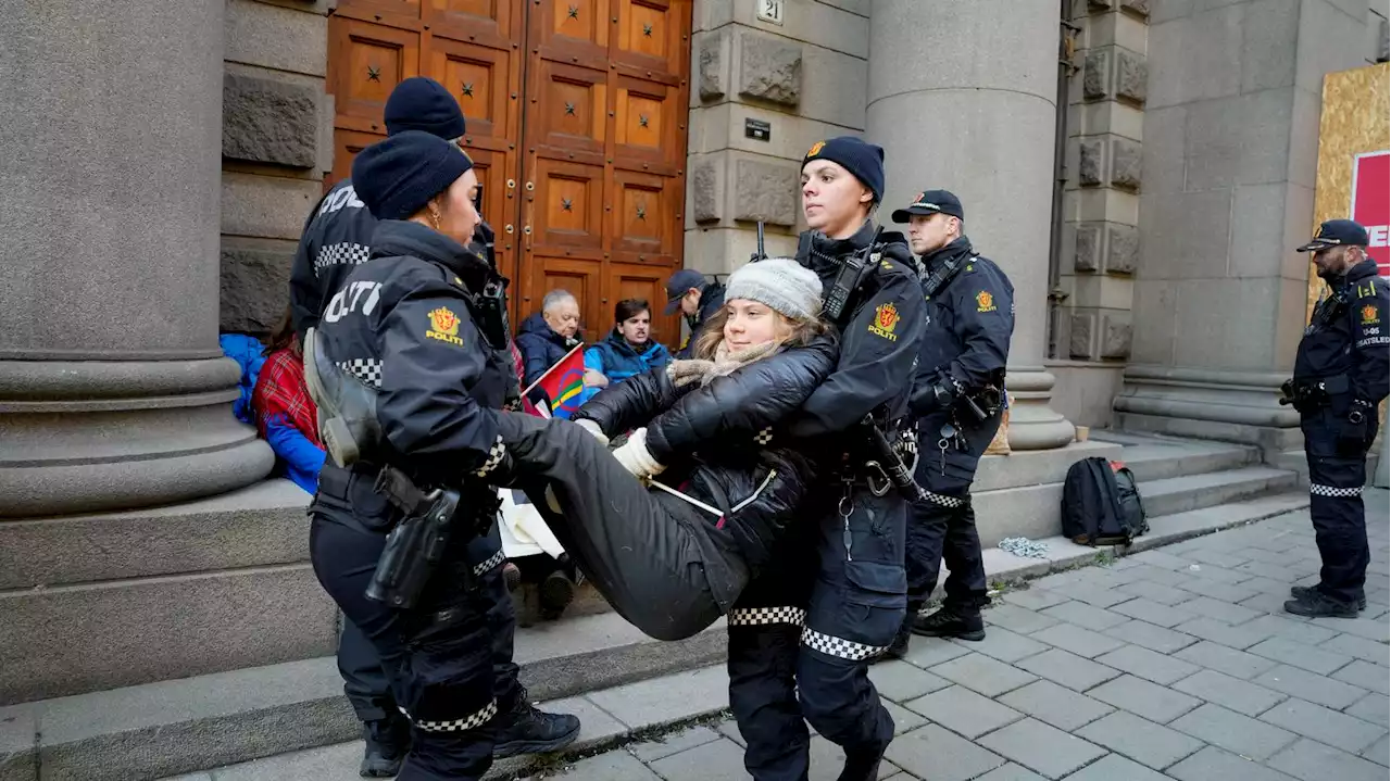 Norvège : Greta Thunberg délogée par la police lors d'une action contre des éoliennes déclarées illégales