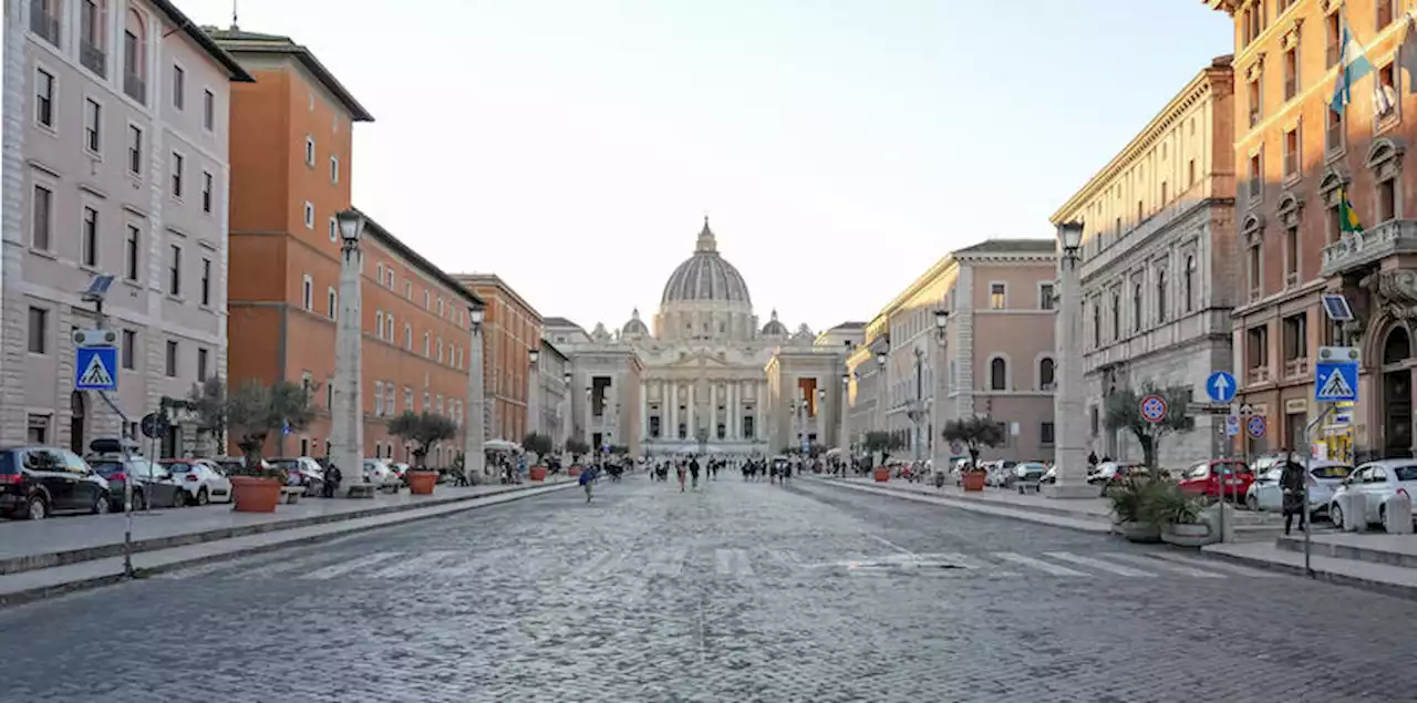 Papa Francesco ha abolito i privilegi di chi vive nelle case del Vaticano - Il Post