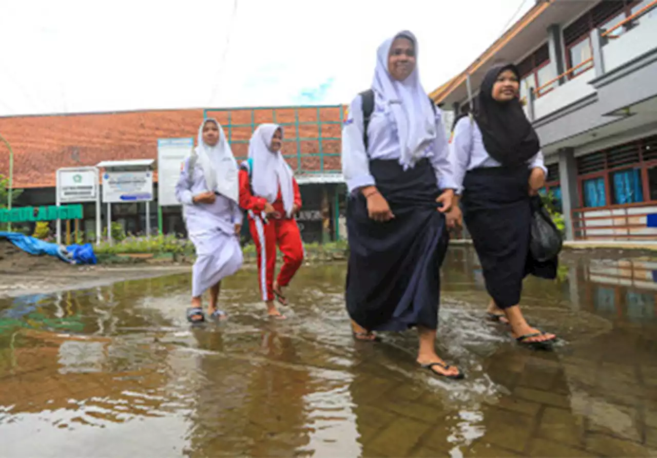 Guru dan Siswa Minta SMPN 2 Tanggulangin Segera Direlokasi