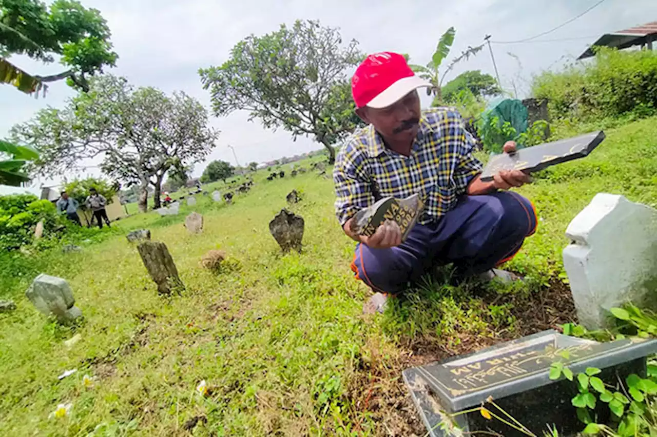 Puluhan Batu Nisan Keramik di Beji Dirusak Pria Misterius, Warga Resah