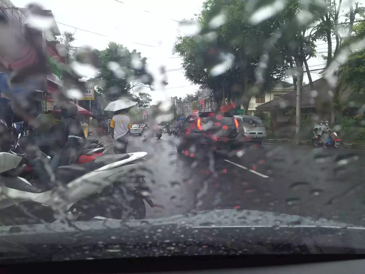 Prakiraan Cuaca Bali Rabu (1/3): Dominan Berawan, Waspada Gelombang Tinggi & Hujan Tetiba