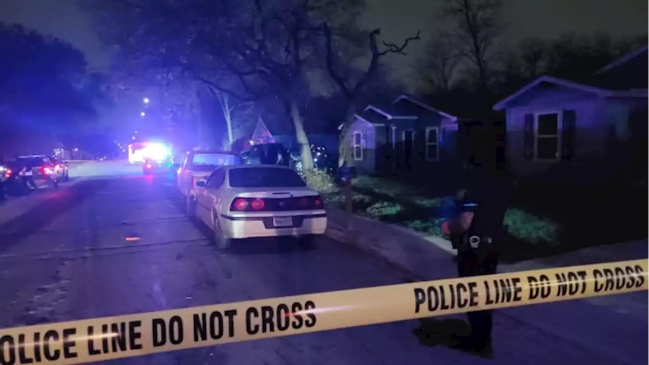 2 men in critical condition after being shot during altercation on West Side, SAPD says