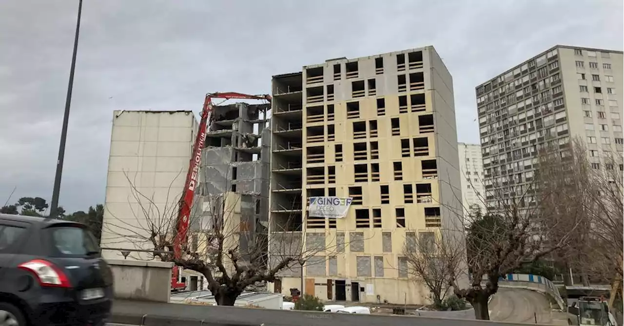 Marseille : deux bâtiments de la cité des Flamants (14e) en cours de démolition