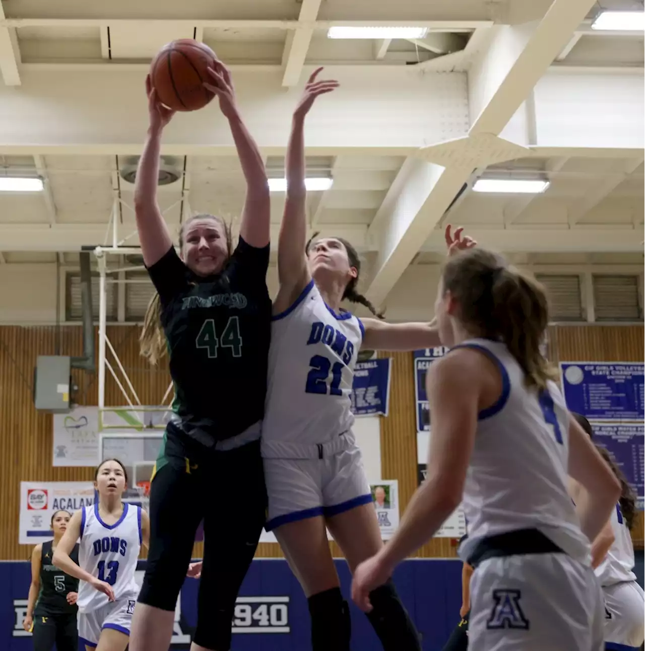 Pinewood uses huge second and third quarters to beat Acalanes in NorCal girls Division I game