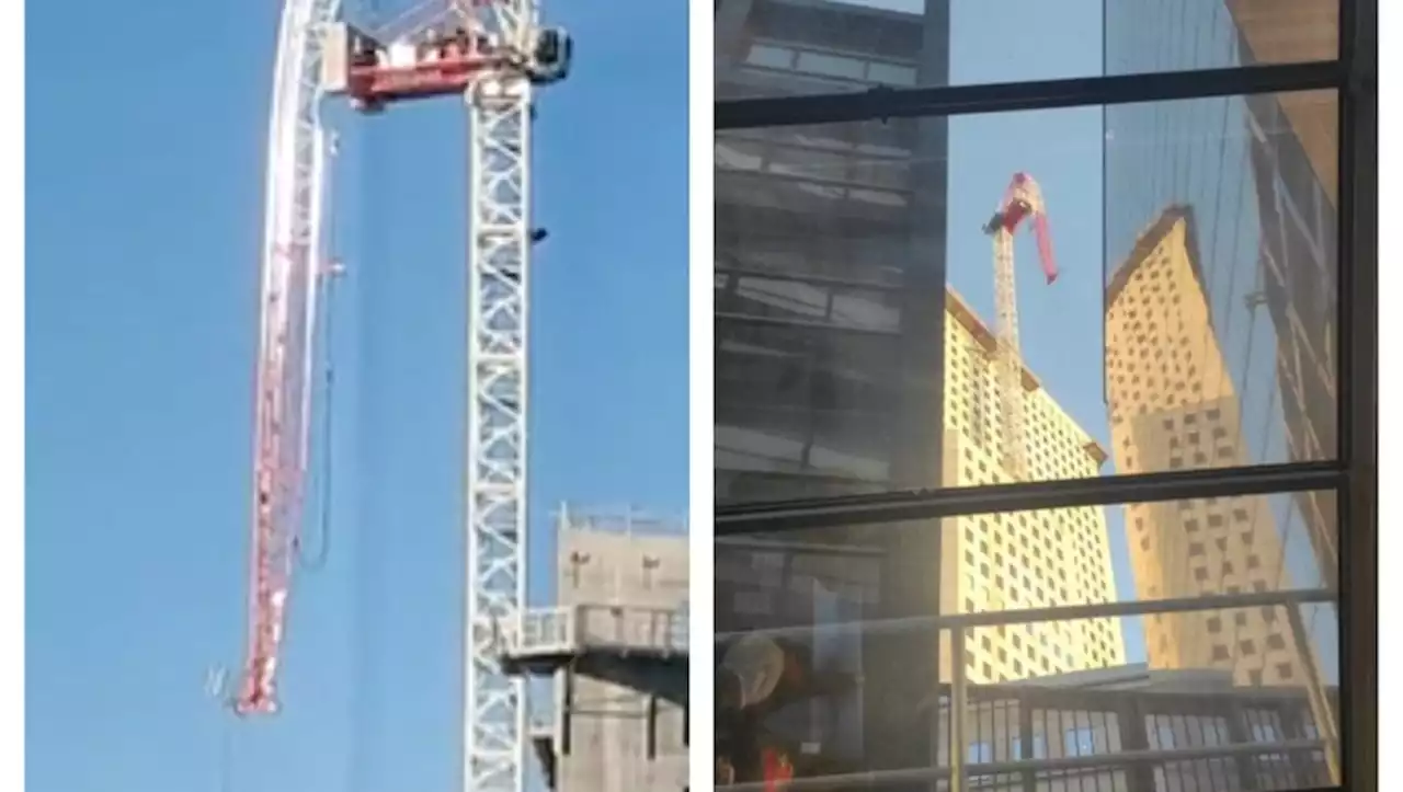 Les images impressionnantes d’une grue pliée en deux qui menace de s'effondrer à Paris