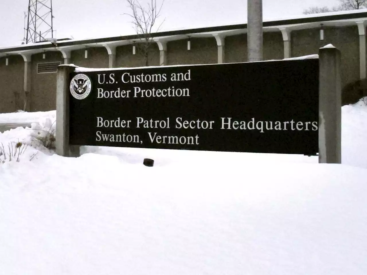 Vermont officials investigating after man dies crossing border from Quebec