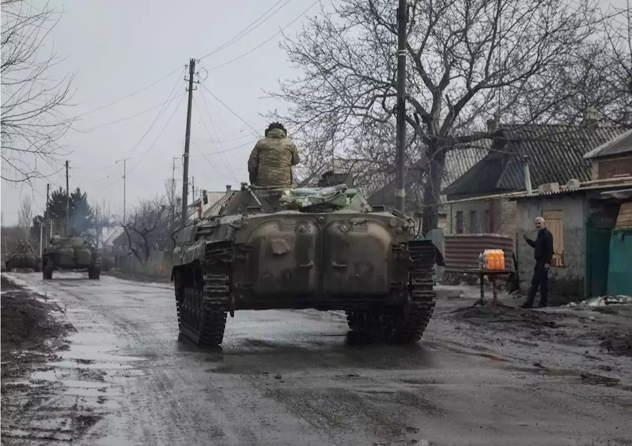 Russians intensify assault on Bakhmut, Ukrainian forces try to dig in