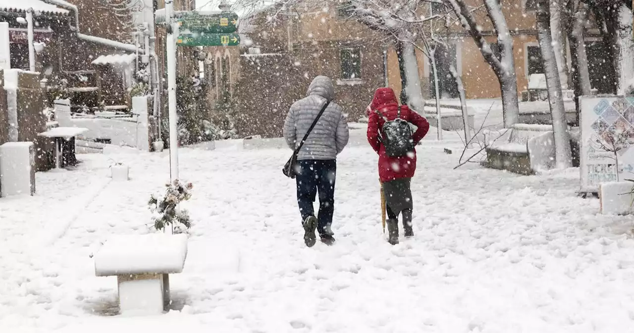 Irish tourists warned as Spanish holiday hotspot hit with 20 inches of snow