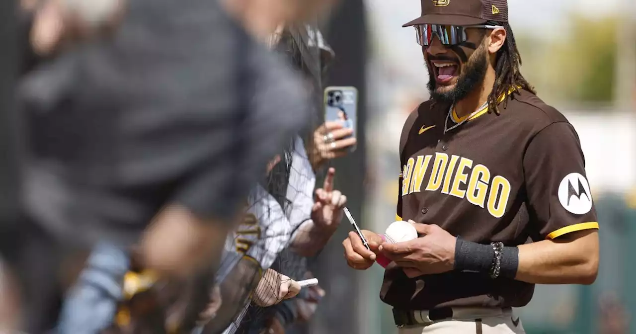 Column: Padres' roller-coaster day includes Joe Musgrove injury, Manny Machado contract, Fernando Tatis' debut