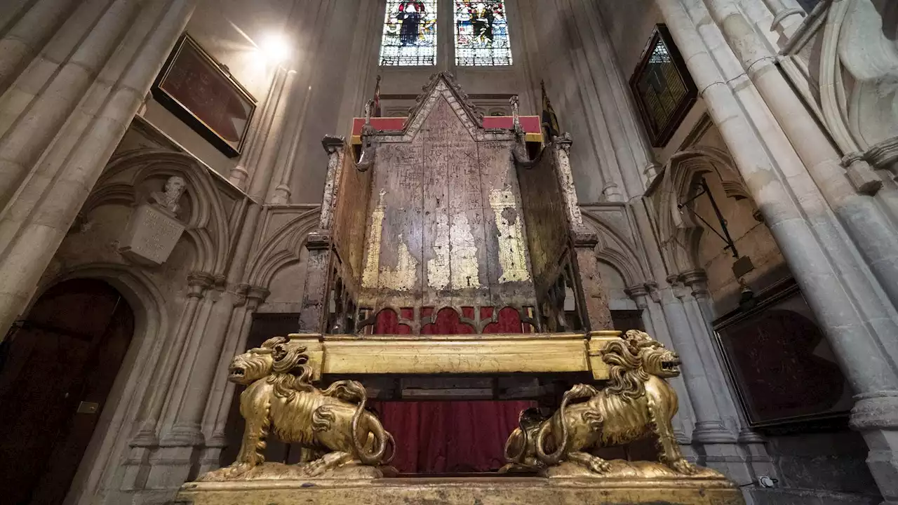 King Charles coronation: New details discovered on 700-year-old throne - which is covered in graffiti