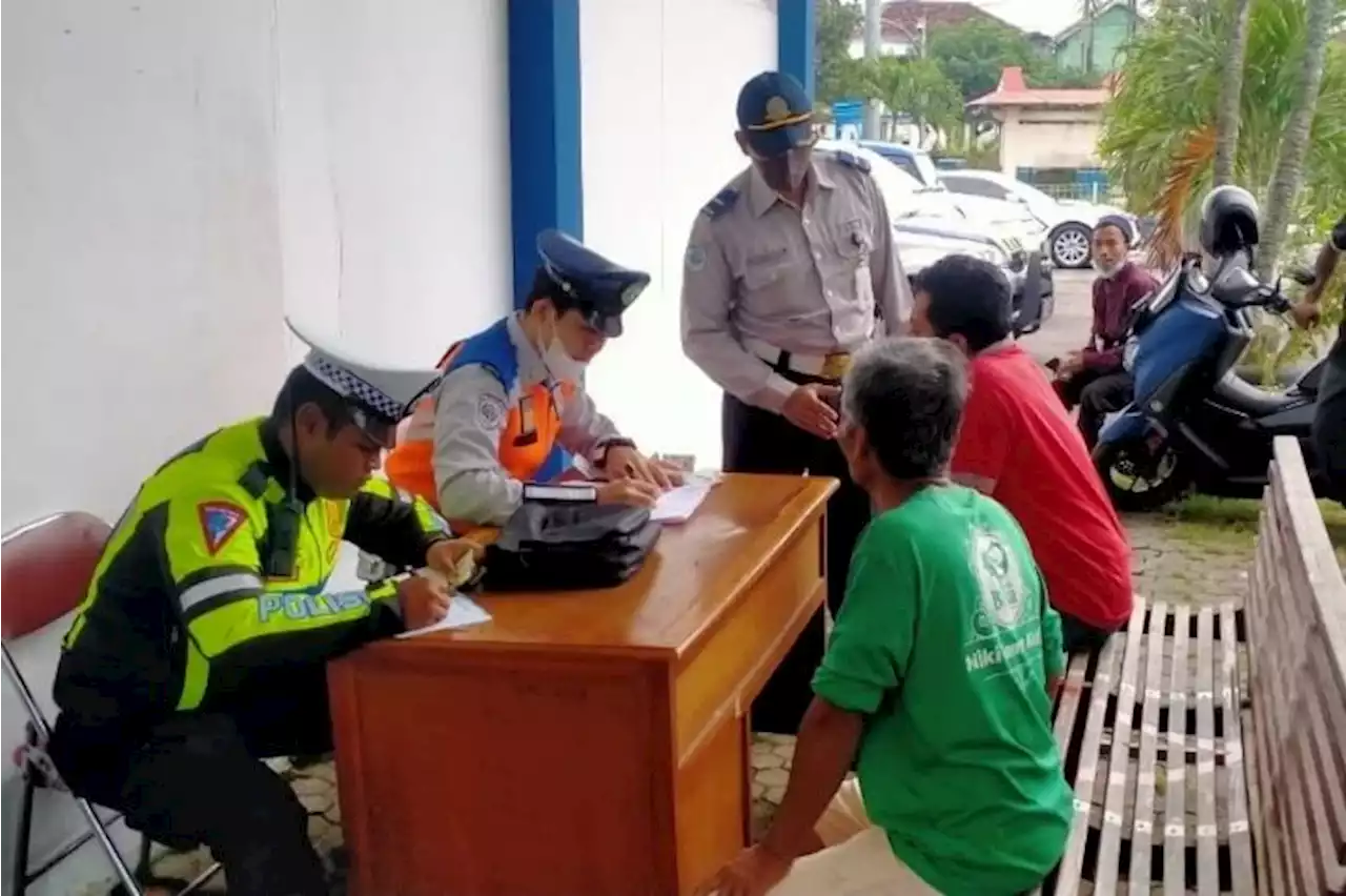 Dishub Tertibkan Pelanggaran Angkutan Barang di Terminal Sukoharjo