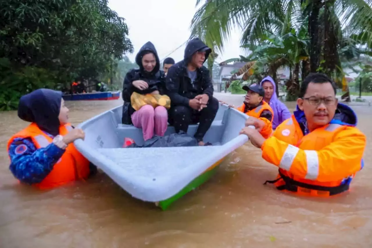 All Johor agencies mobilised to help with floods, says MB