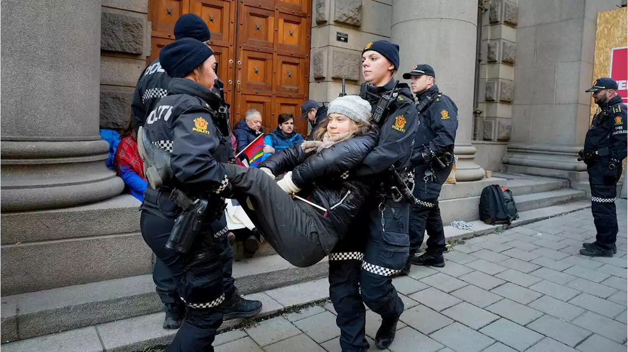 Demonstrationerna utökas i Oslo – aktivister bärs bort av polisen