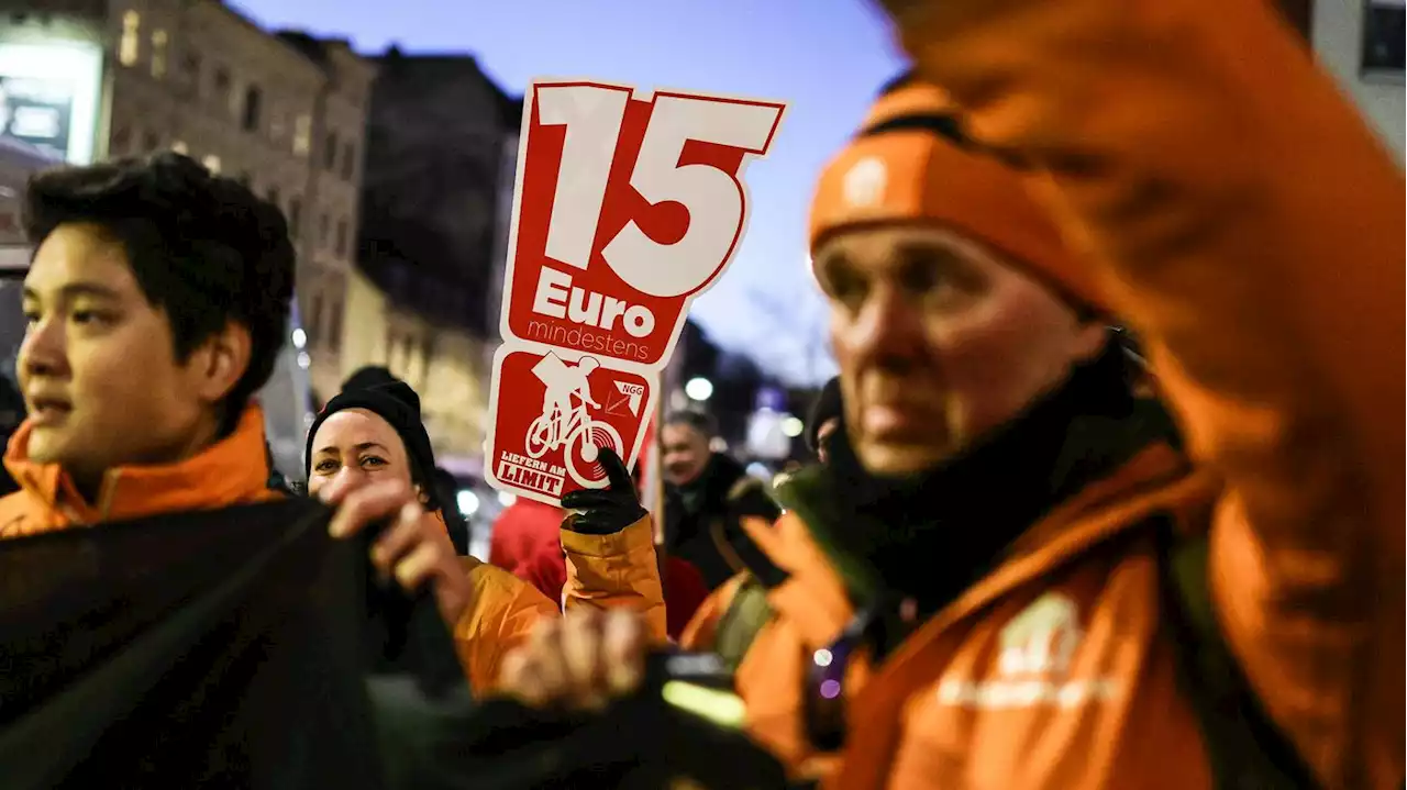 Gewerkschaften wollen Tarifvertrag erkämpfen: Lieferando-Fahrer drohen mit Streik – Demo vor Zentrale in Berlin