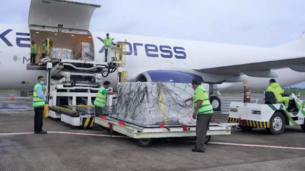 104,6 Ton Logistik WSBK 2023 Tiba di Bandara Lombok