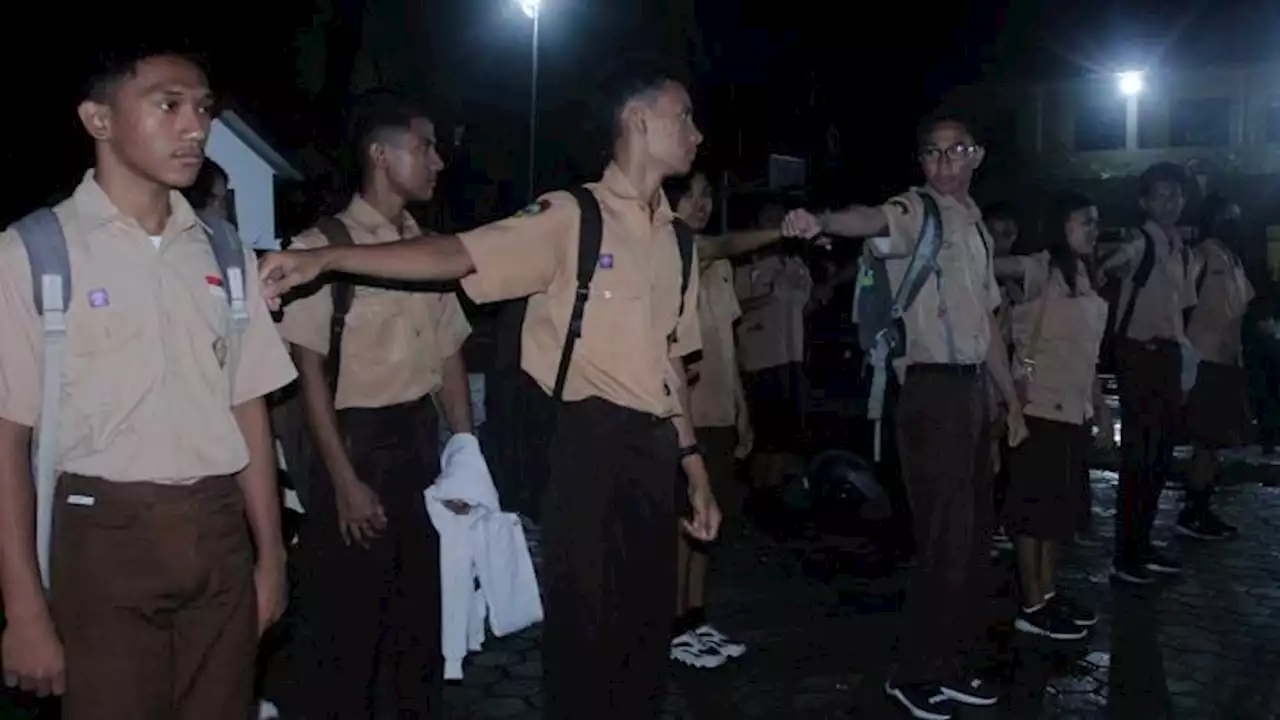 Aktivitas Siswa di NTT Saat Masuk Jam 5 Pagi