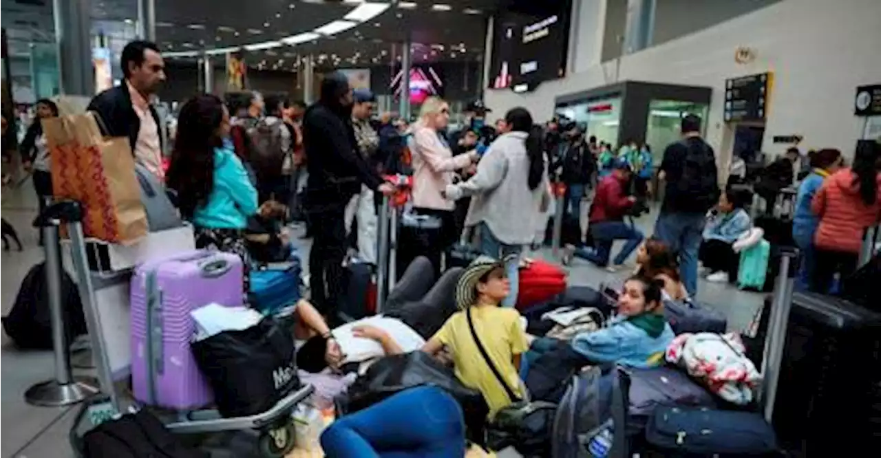 Hundreds of passengers stranded in Colombia, Peru as Viva Air grounded