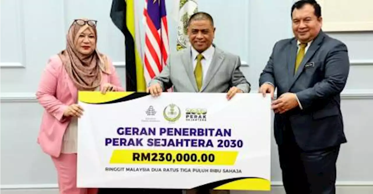 Perak govt hands over Publication Grants worth RM230,000 to IDR