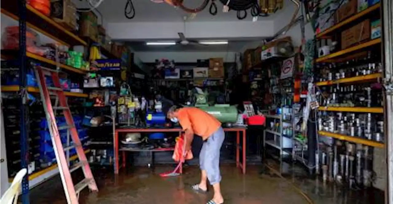 Workshop owner loses RM100,000 in Kota Tinggi floods