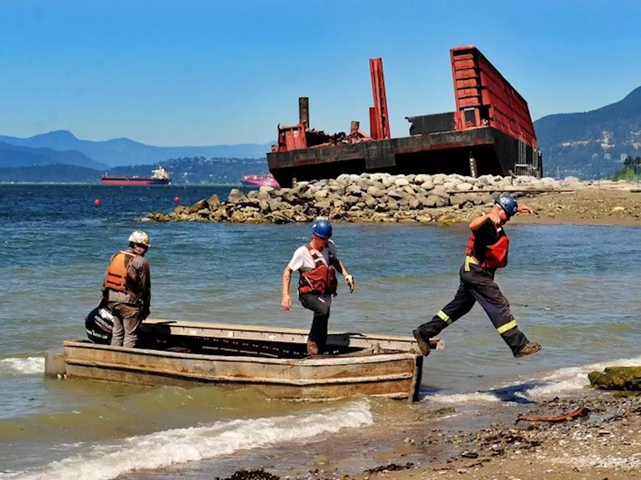 City of Vancouver seeks $66,000 in security costs for Sunset Beach barge removal