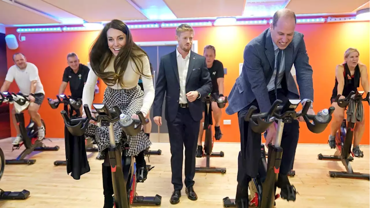 William e Kate Middleton, sfida sulla cyclette: indovinate chi vince