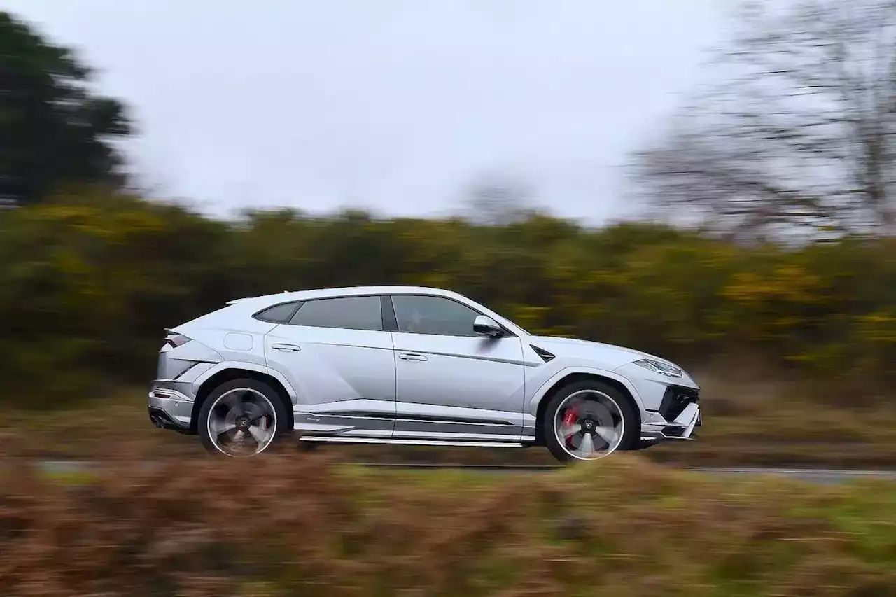 Lamborghini Urus Review 2023