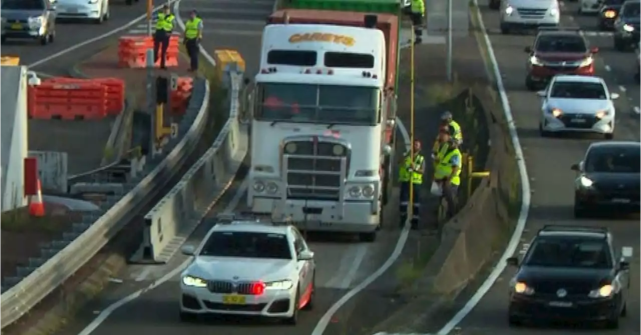 Peak hour chaos after truck blocks Sydney Harbour Tunnel for second day in a row