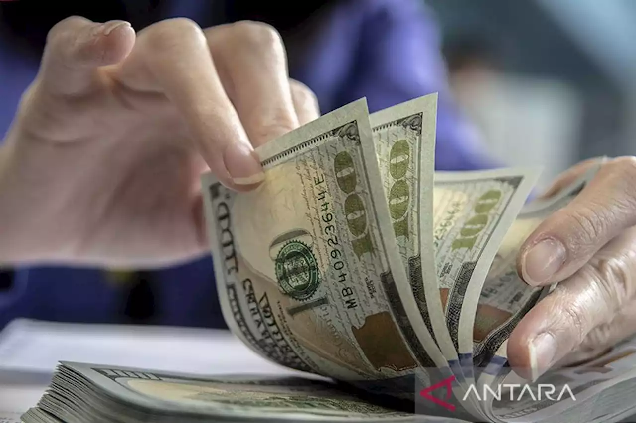 Dolar jatuh setelah klaim pengangguran naik lebih dari yang diharapkan