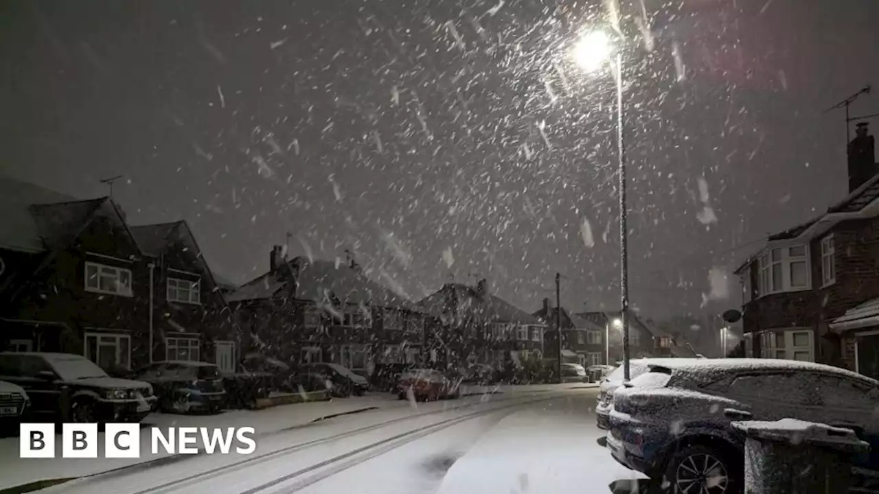 East Midlands: Snow causes second day of disruption