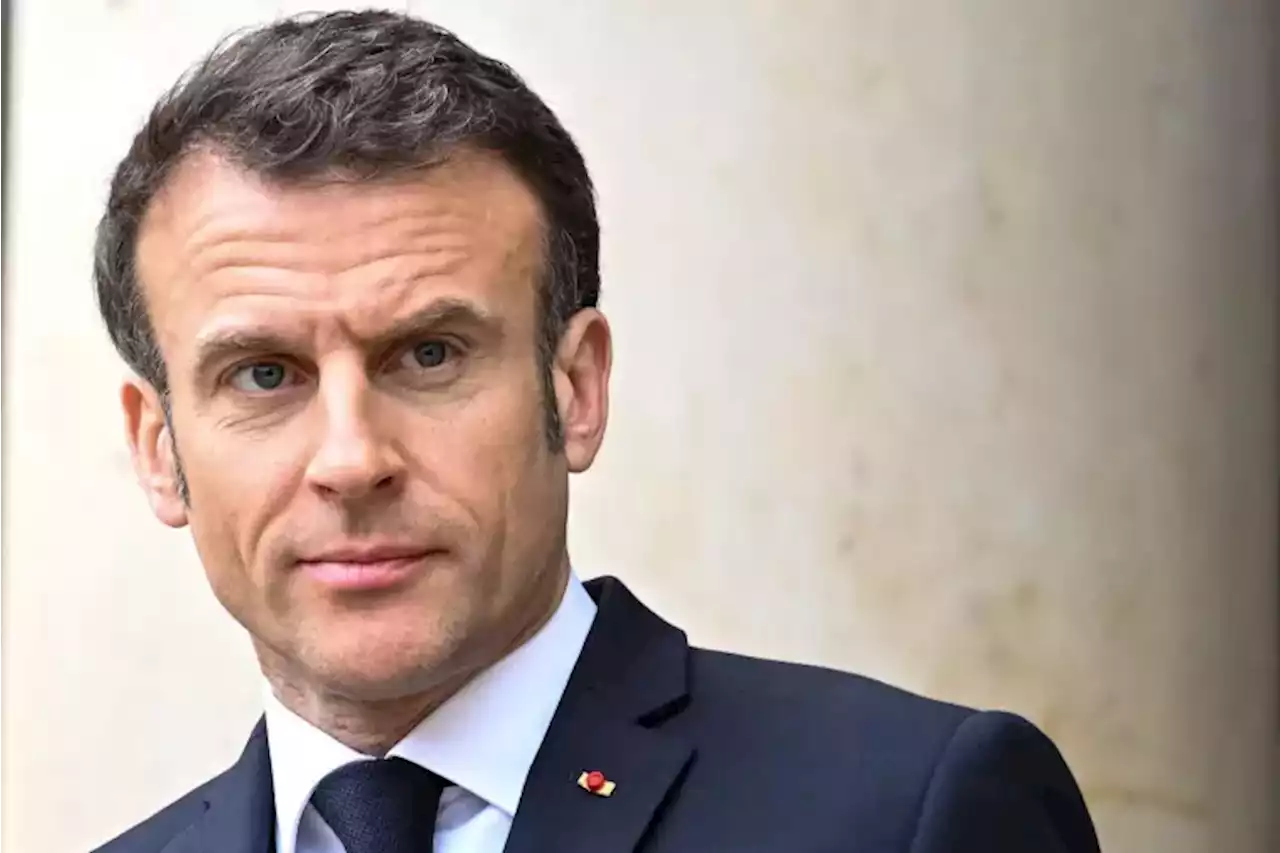 Retraites : Emmanuel Macron '\u00e0 l'\u00e9coute des syndicats' ne retirera pas la r\u00e9forme