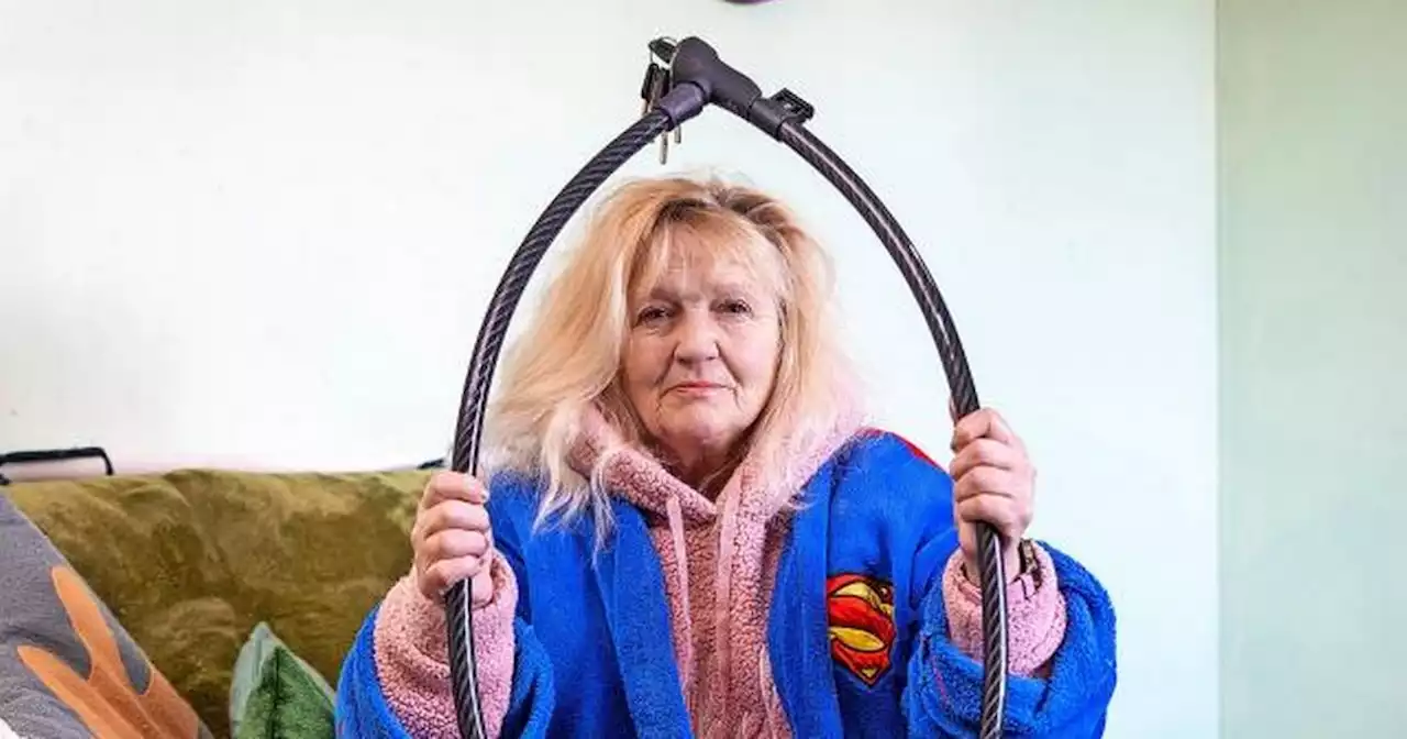 Scots OAP vows to chain herself to landlord's office over lack of heating