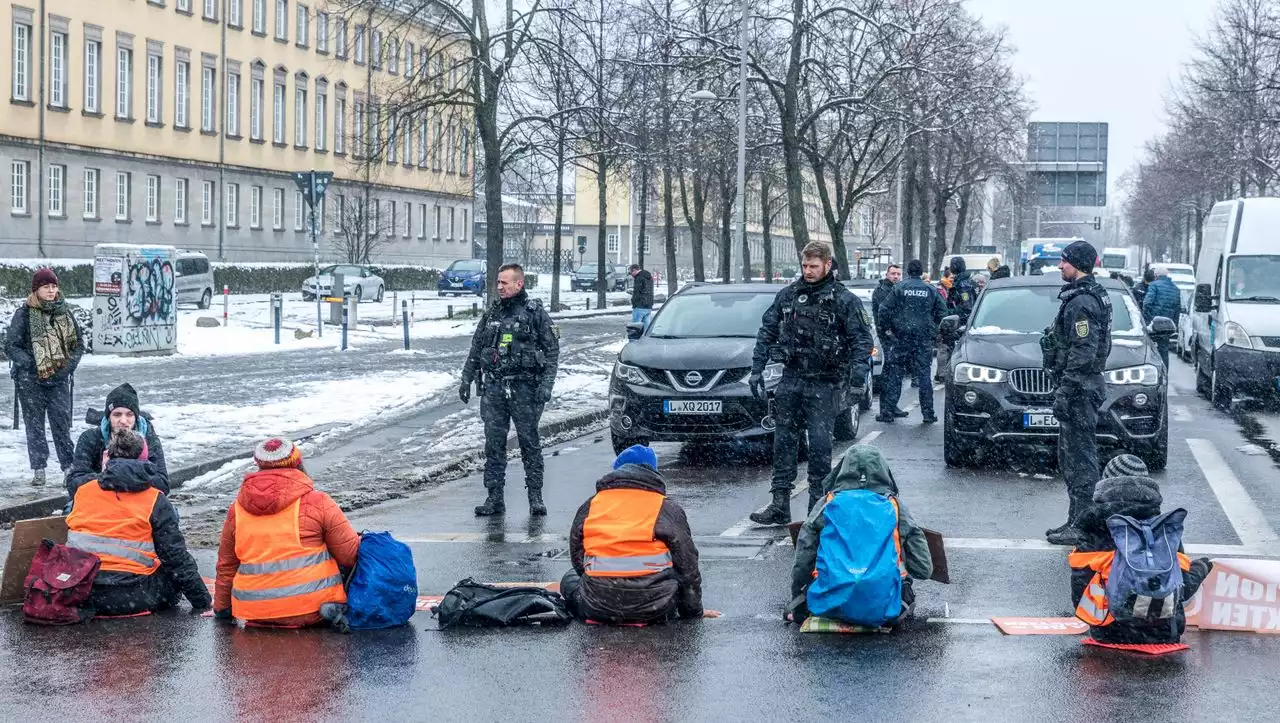 »Letzte Generation«: Verfassungsschutz prüft Beobachtung von Aktivistengruppe