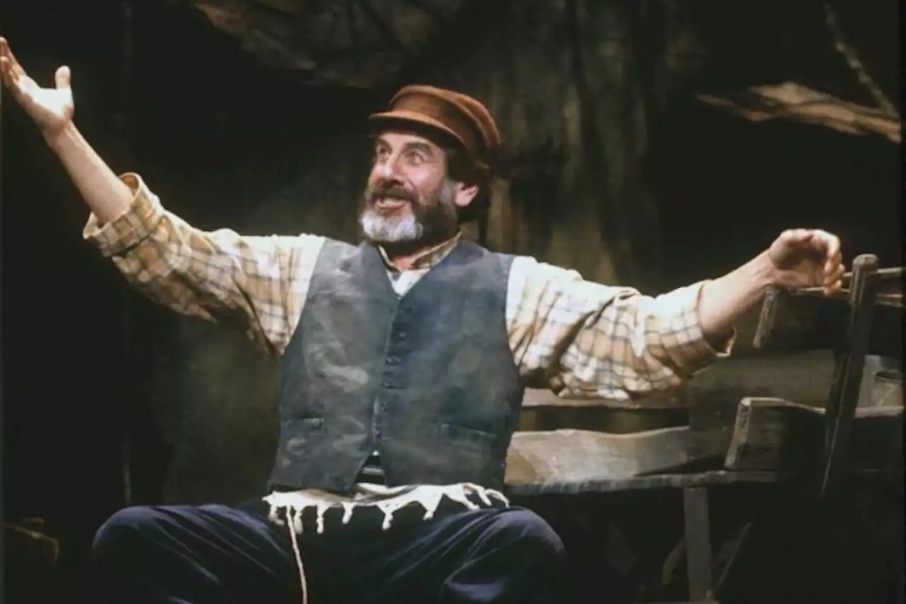 Chaim Topol, Actor known ‘Fiddler On The Roof’, Dies At 87