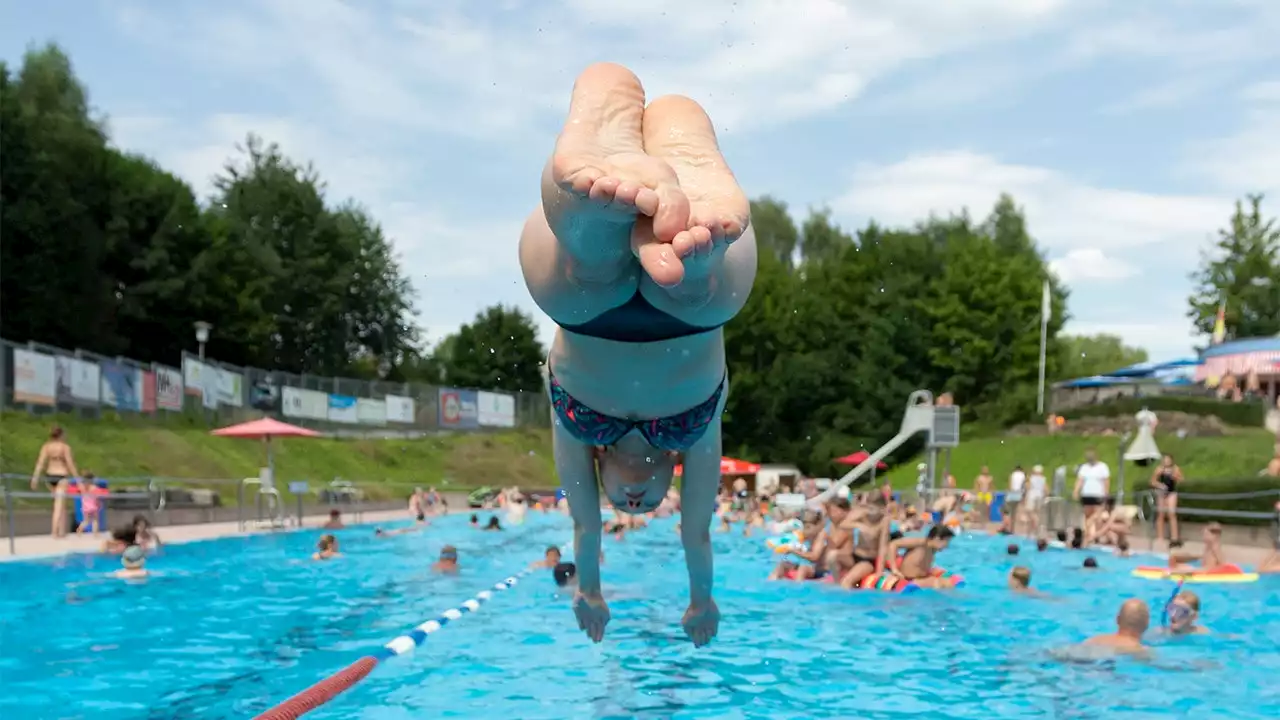 Women allowed to go topless at Berlin public swimming pools, city decides