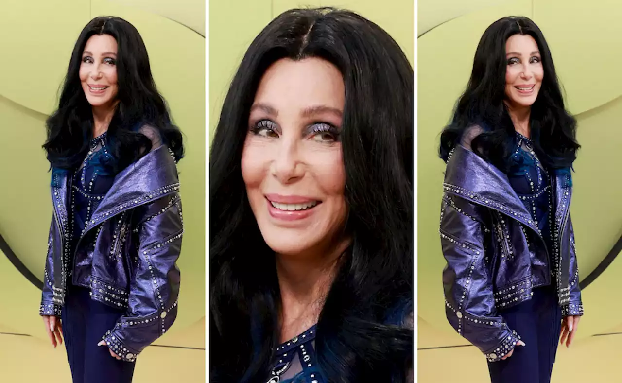 Cher splendida pelle di luna nel front row di Versace - iO Donna