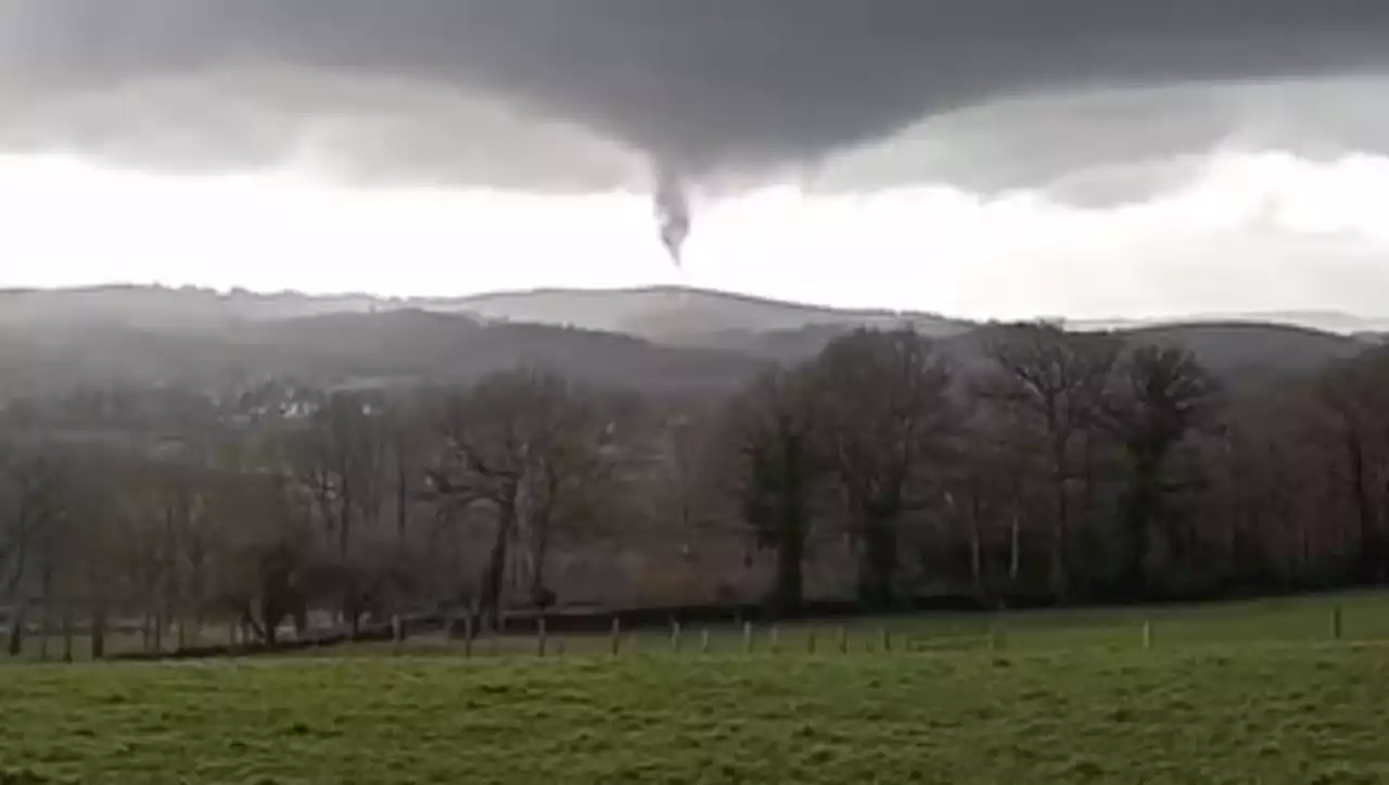 [VIDEO] Une tornade frappe la Creuse : 'Je n'avais jamais vu ça'... des vents à 218 km/h font d'importants dégâts