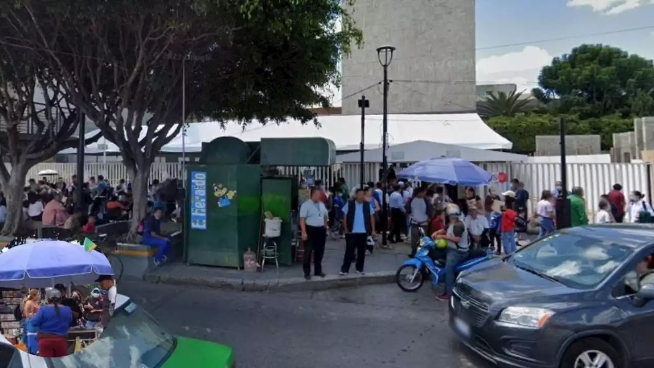 Retiraron a comerciantes frente a la T-1 del IMSS y se volvieron a instalar