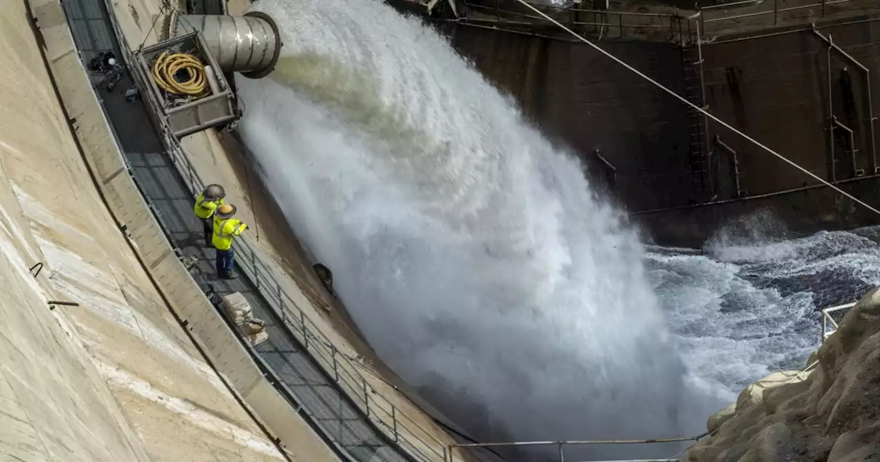 California lowering dam water levels, warns of flood threat as storm hits