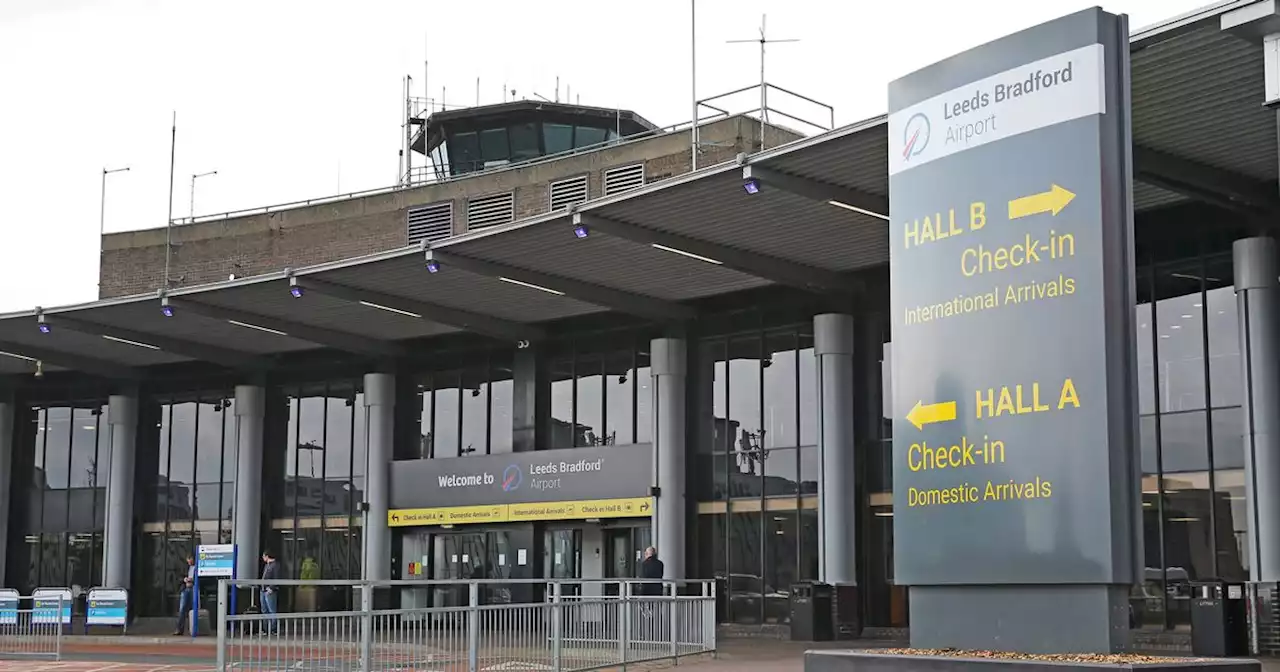 Live Leeds Bradford Airport arrivals and departures as snow hits