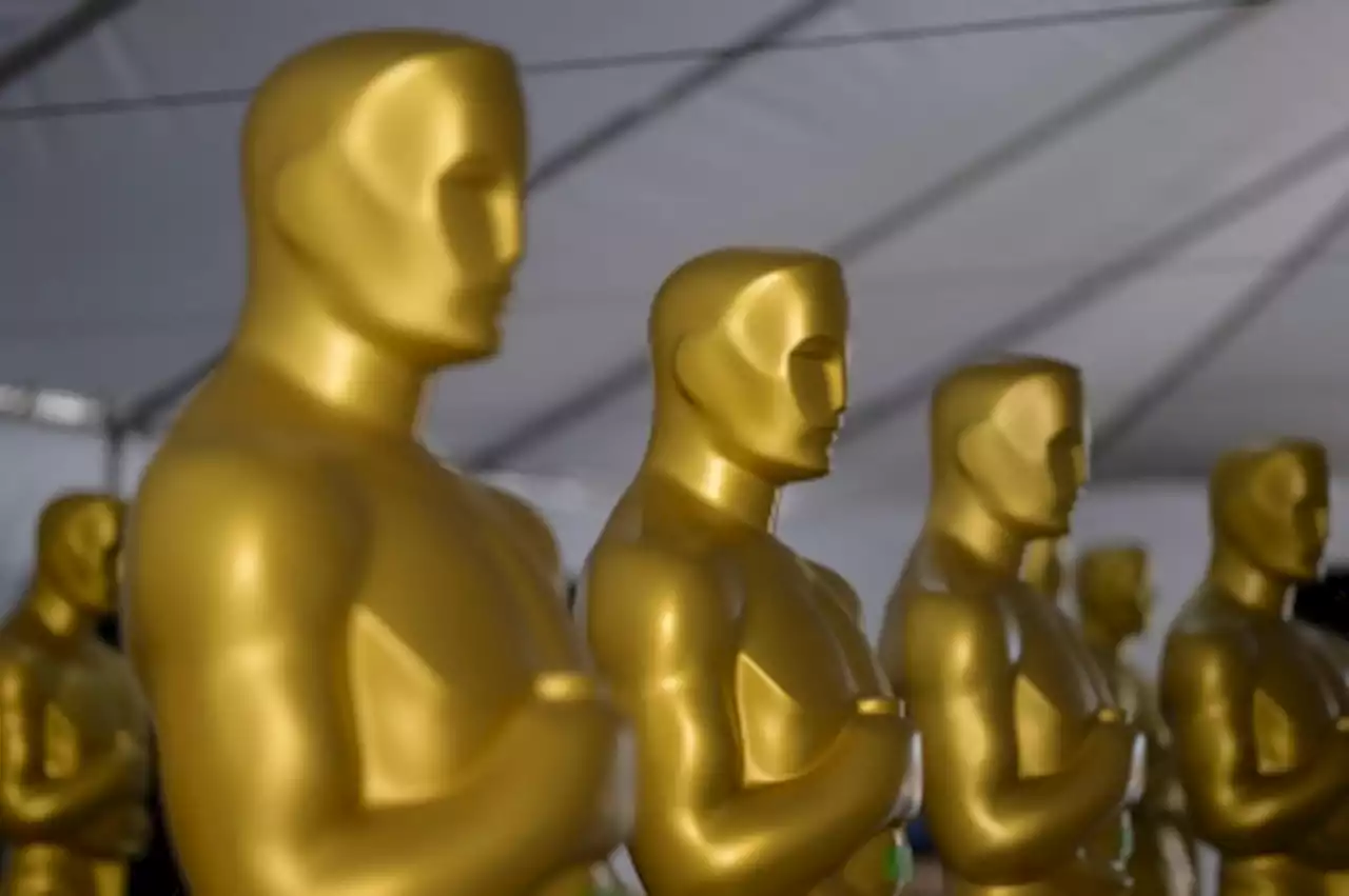 Oscars return — with slap jokes and hot dog fingers on menu