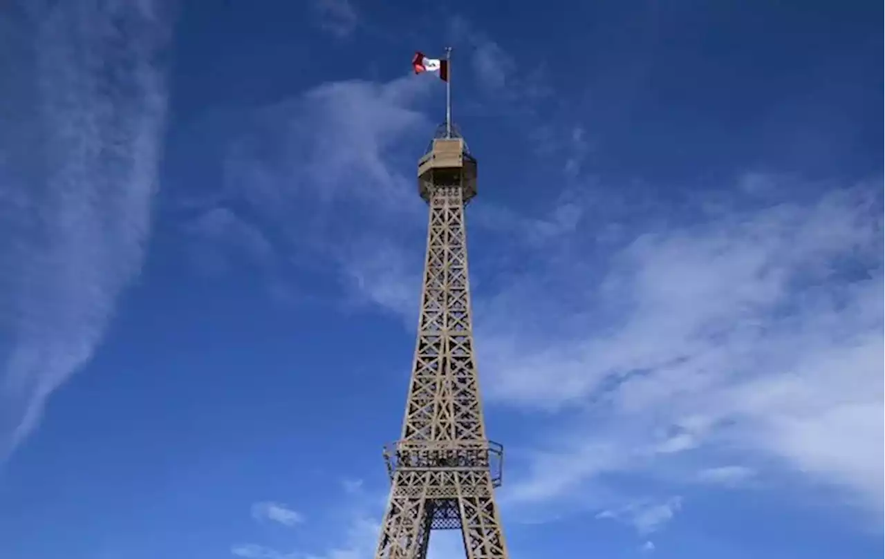 Torre Eiffel conmemora 100 años de la muerte de su creador