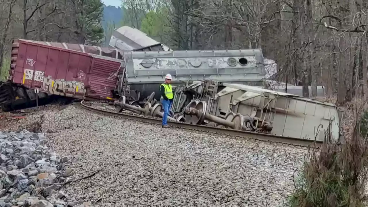 Norfolk Southern Train Derails in Alabama