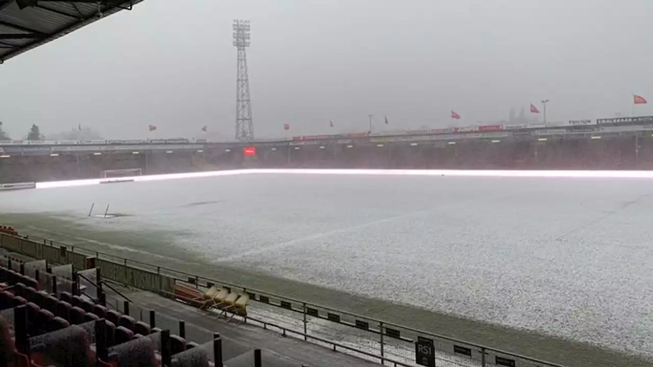 Eagles-RKC gaat door ondanks sneeuw • KNVB erkent fout tijdens Feyenoord-Groningen