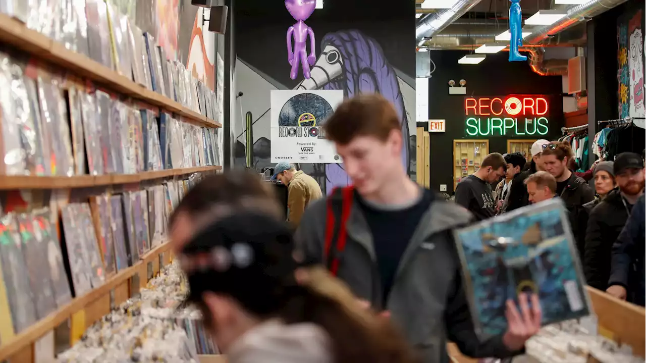 Vinyl records outsell CDs for the first time since 1987