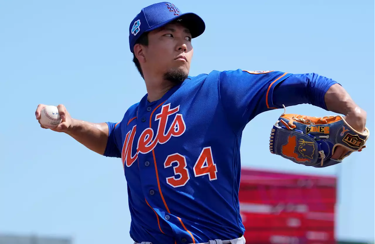 Mets’ Kodai Senga practices breathing by blowing up balloons