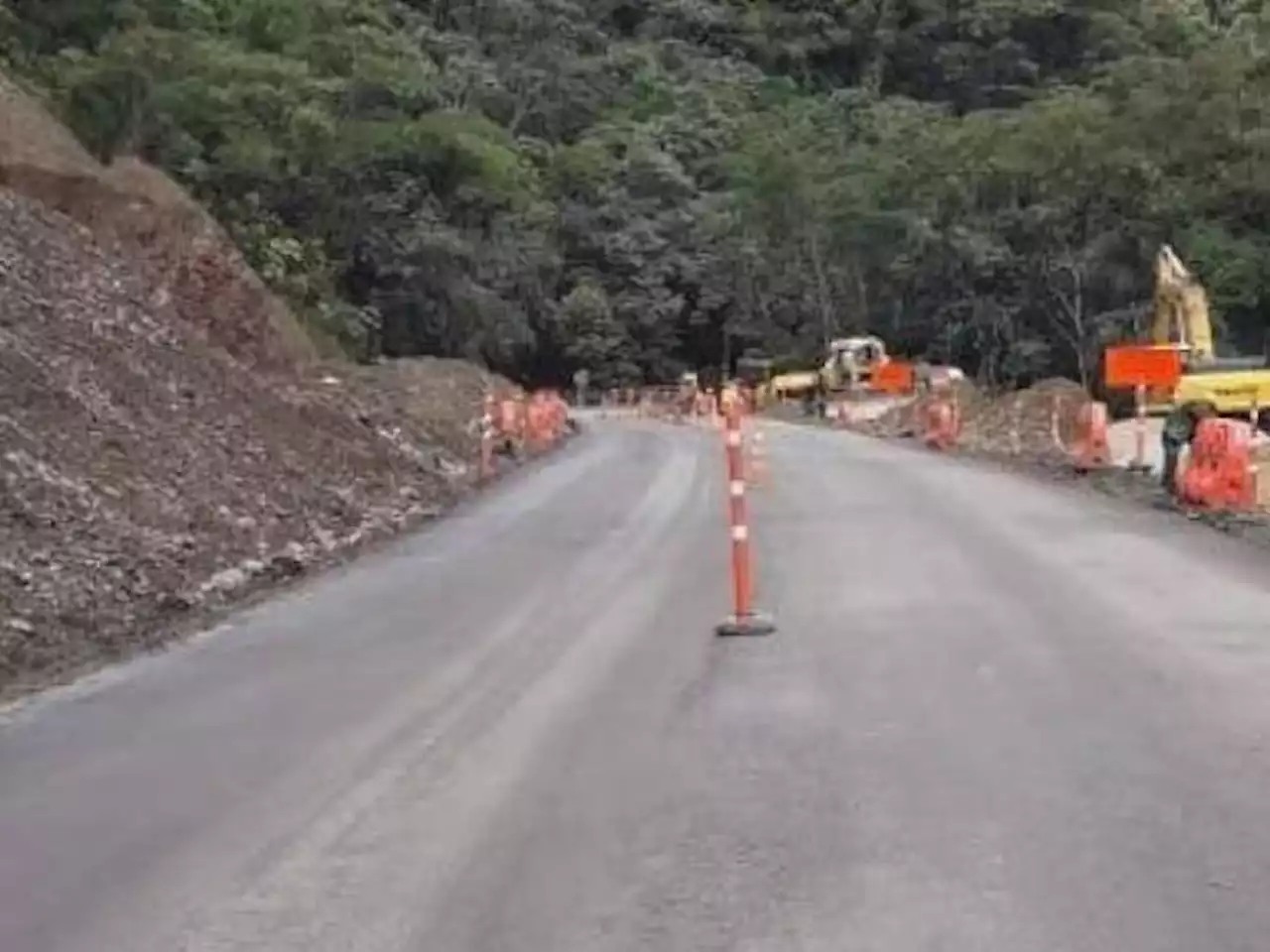 Cierre de tramo de vía Medellín-Bogotá tras derrumbe y fuertes lluvias